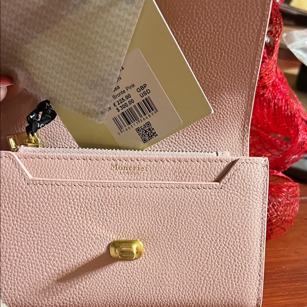Elegant Blush Wallet with Gold Accent - Picture 6 of 8